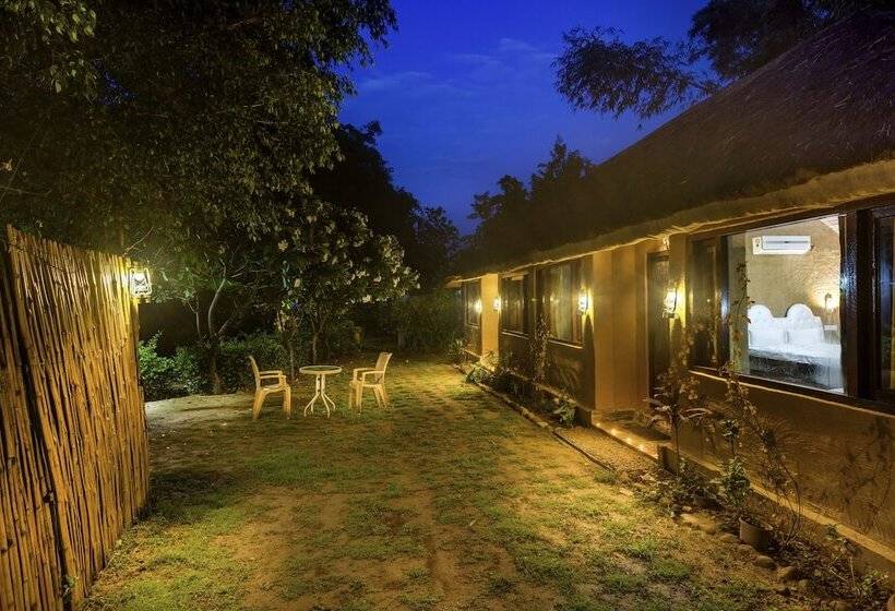 בית מלון כפרי Lohagarh Corbett Resort