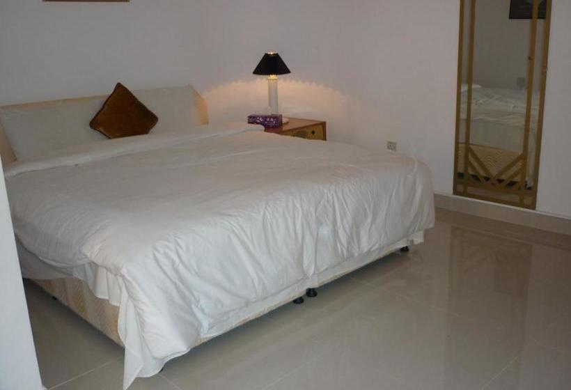 فندق Qurum Beach