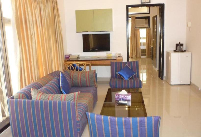 فندق Qurum Beach