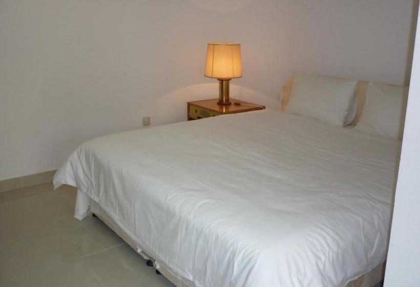 فندق Qurum Beach