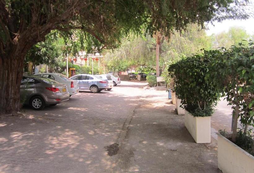 فندق Qurum Beach