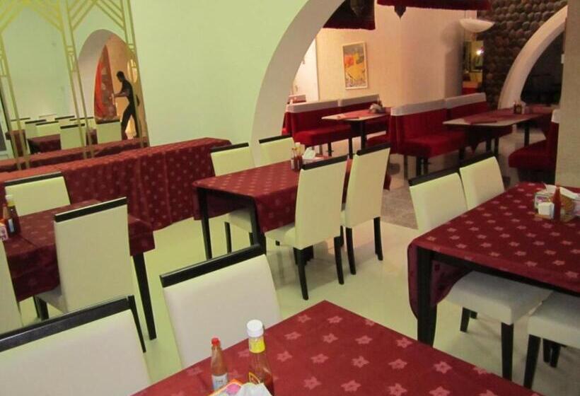 فندق Qurum Beach