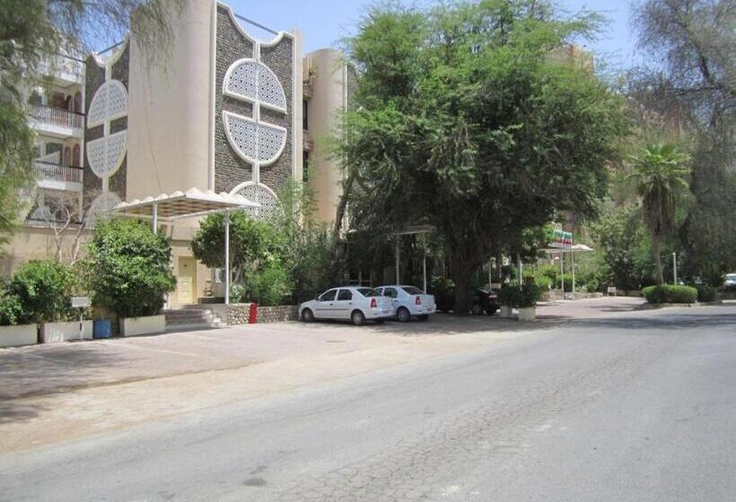 فندق Qurum Beach