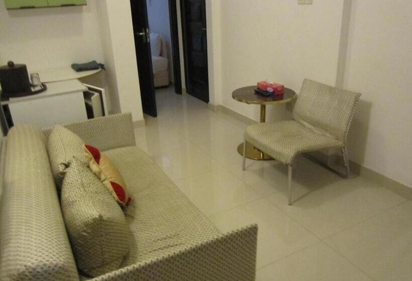 فندق Qurum Beach