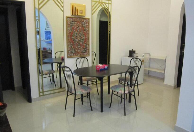 فندق Qurum Beach