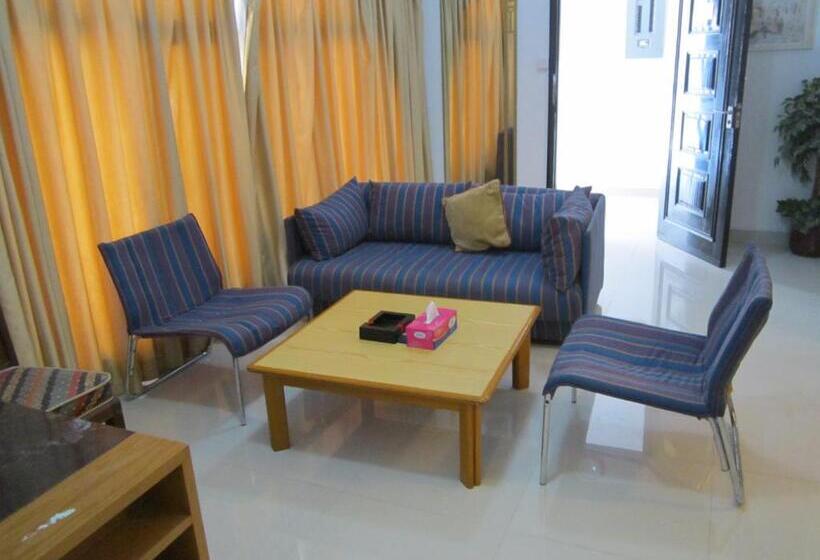 فندق Qurum Beach