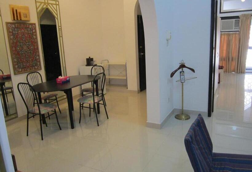 فندق Qurum Beach