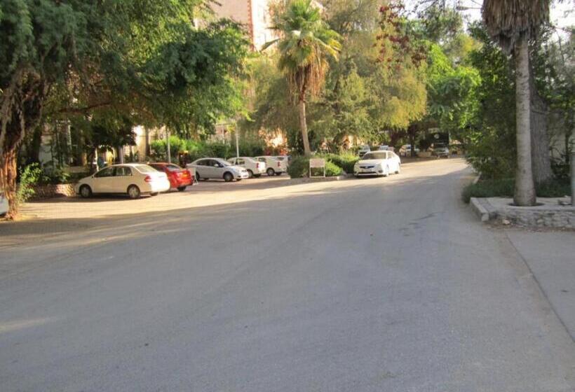 فندق Qurum Beach