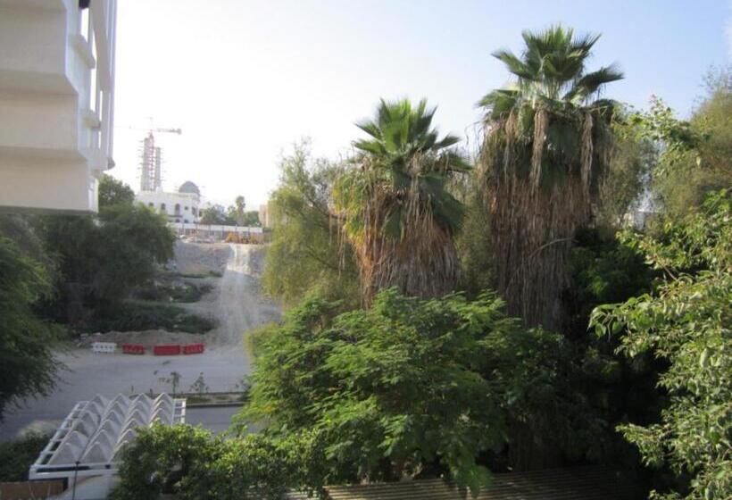 فندق Qurum Beach