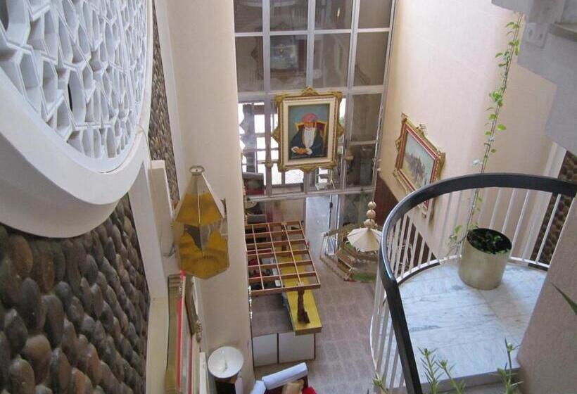 فندق Qurum Beach