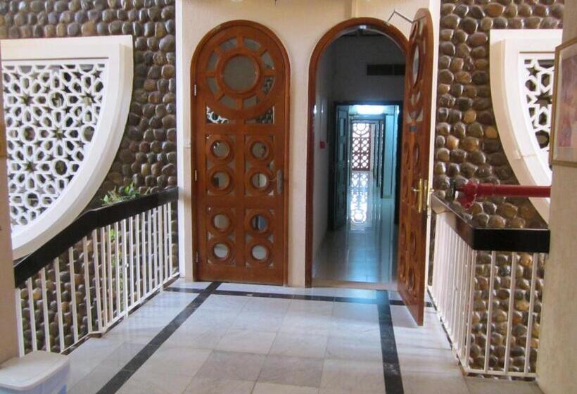 فندق Qurum Beach