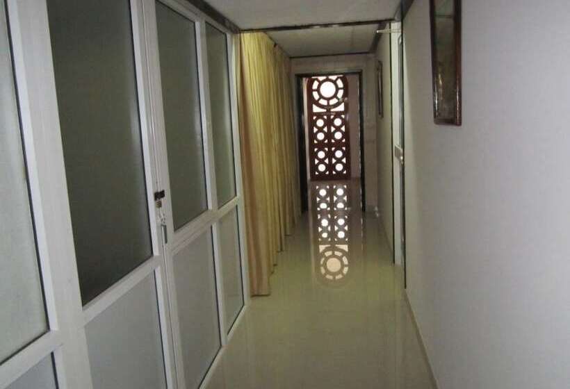 فندق Qurum Beach