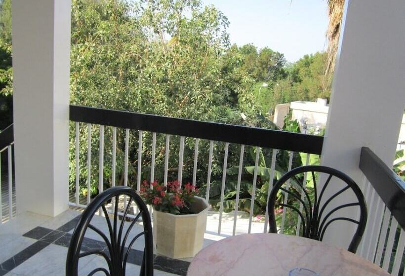 فندق Qurum Beach