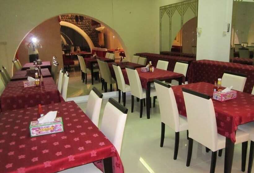 فندق Qurum Beach