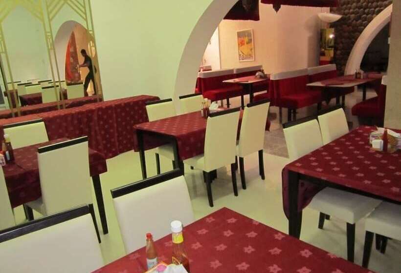 فندق Qurum Beach