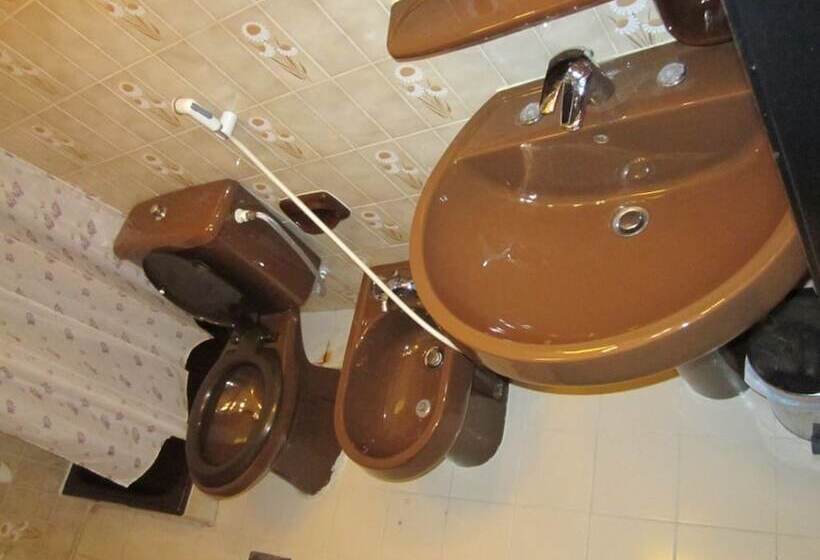 فندق Qurum Beach