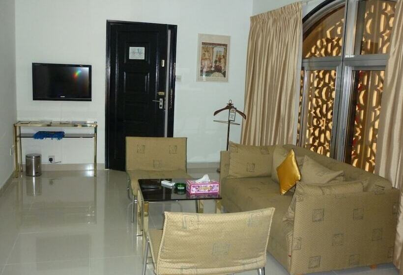 فندق Qurum Beach