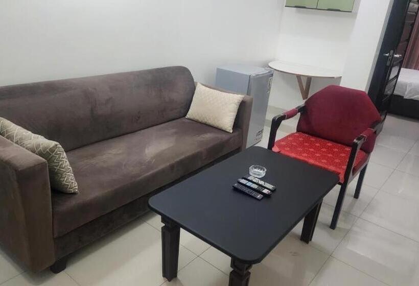 فندق Qurum Beach