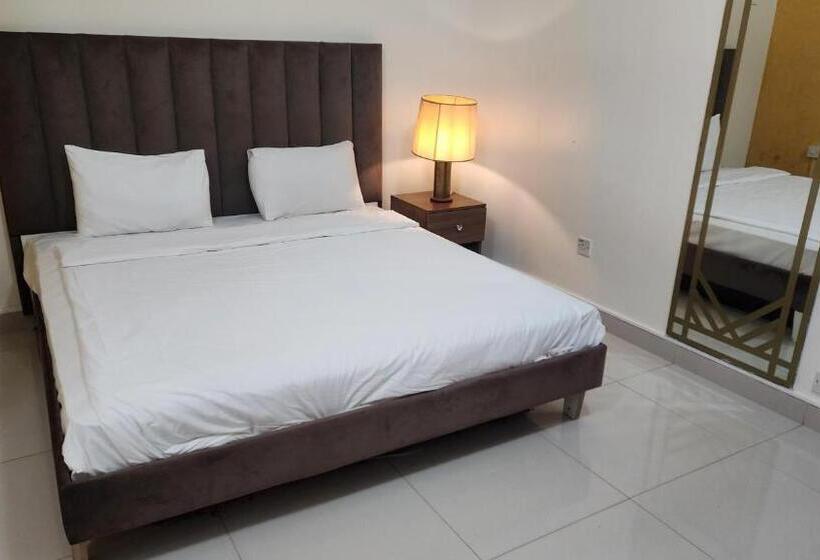 فندق Qurum Beach