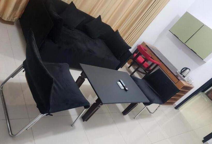 فندق Qurum Beach