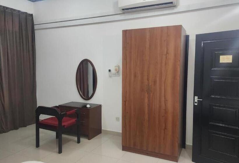 فندق Qurum Beach