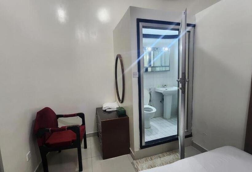 فندق Qurum Beach