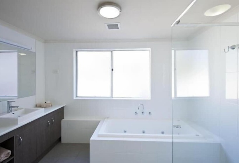 Mollymook Cove Apartments