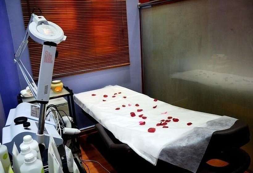 Oman Palm Hotel Suites