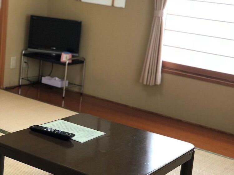 ریوکان Kusatsuonsen Pension Mitomo