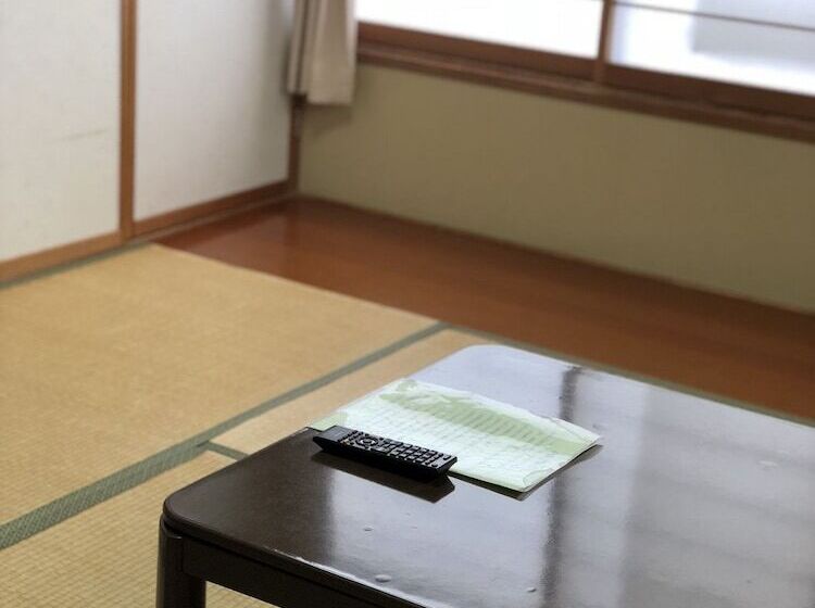 ریوکان Kusatsuonsen Pension Mitomo