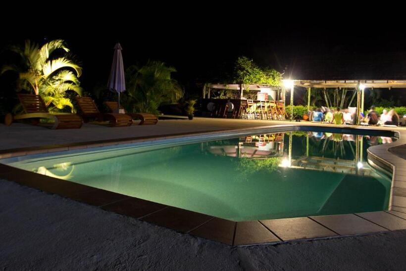 Waidroka Bay Resort