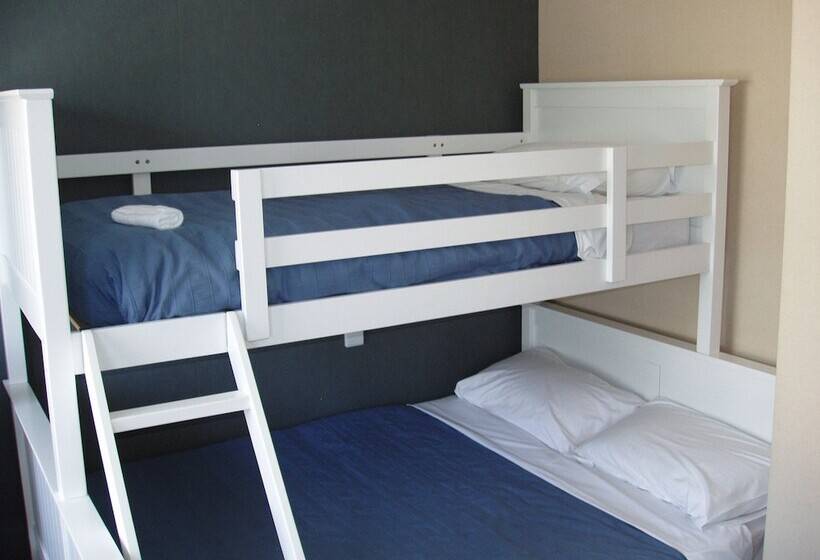 Wakatu Lodge   Hostel