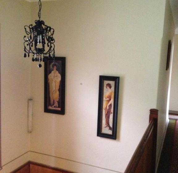 Walcha Royal Cafe & Accommodation