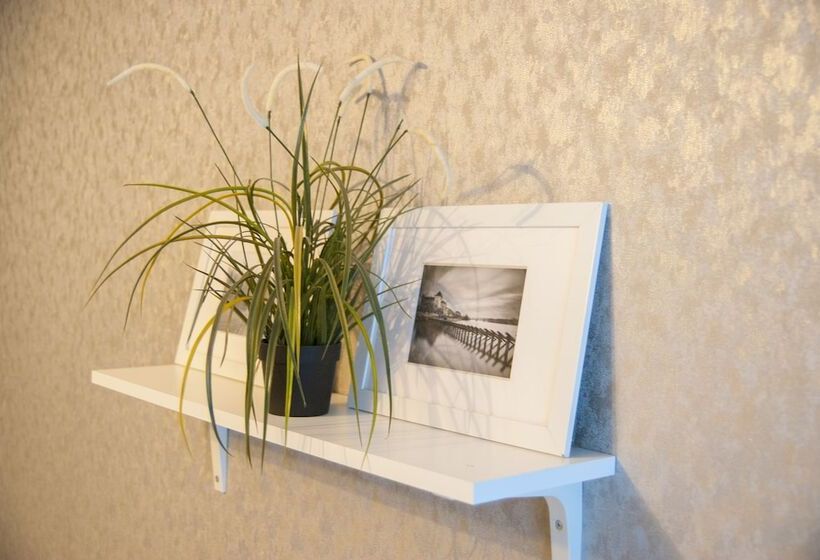 تختخواب و صبحانه Tri Zaytsa