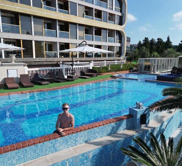 Goldone Hotel & Suites