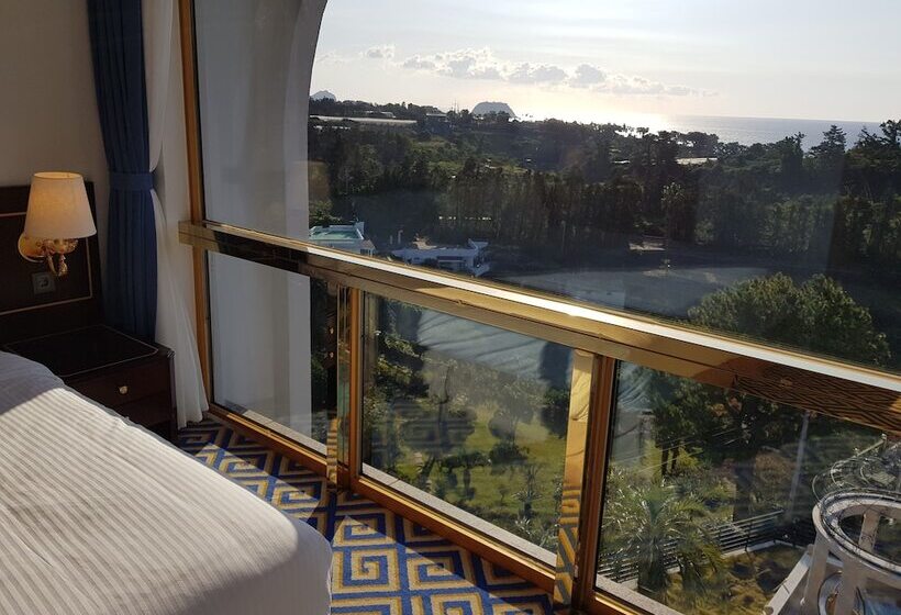 Goldone Hotel & Suites