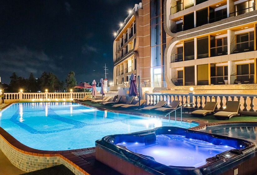 Goldone Hotel & Suites