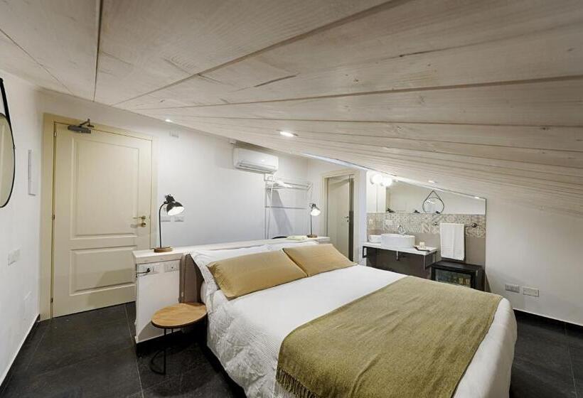 פונדק Itria Palace