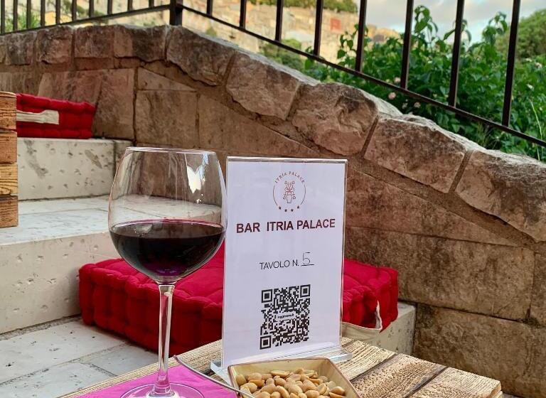 פונדק Itria Palace