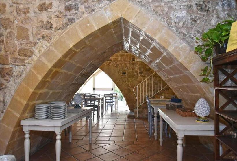 פונדק Itria Palace