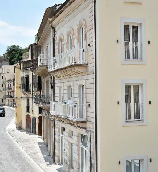 פונדק Itria Palace