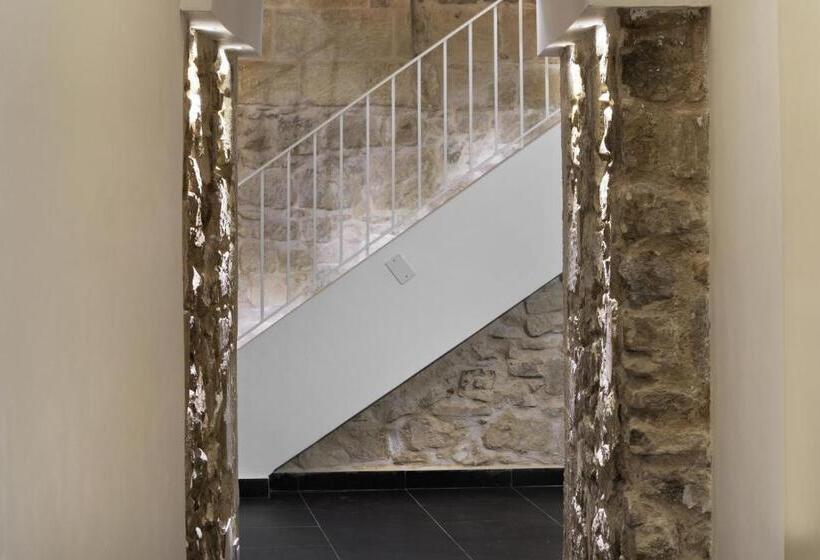 פונדק Itria Palace