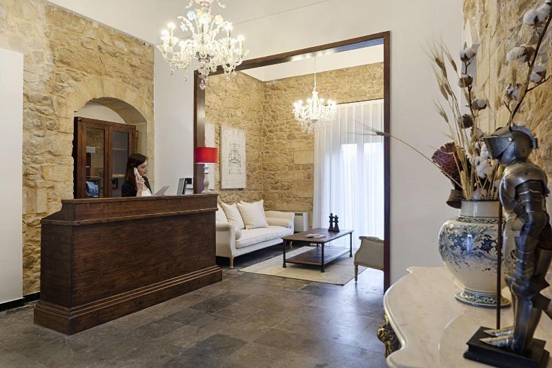 פונדק Itria Palace