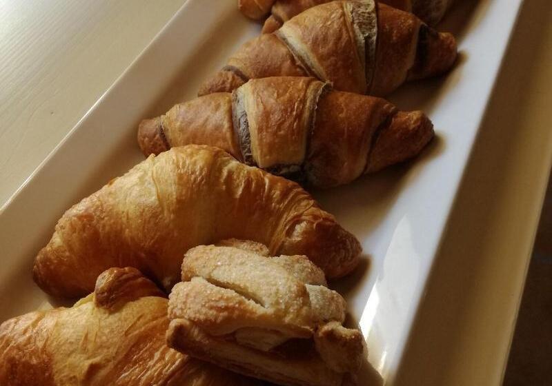 פונדק Itria Palace