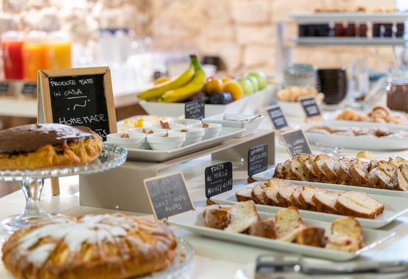 פונדק Itria Palace