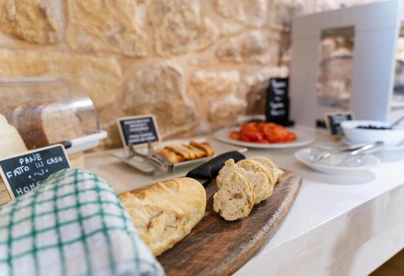 פונדק Itria Palace