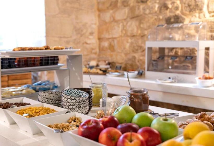 פונדק Itria Palace