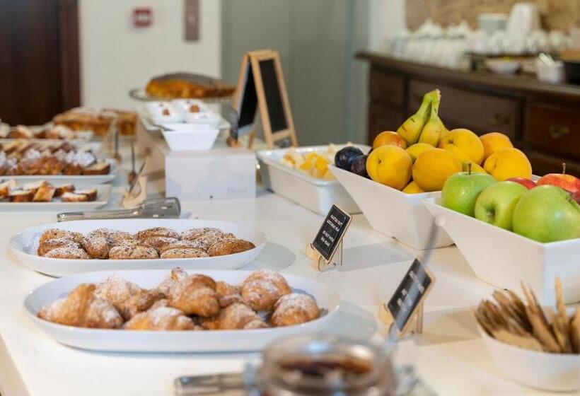 פונדק Itria Palace