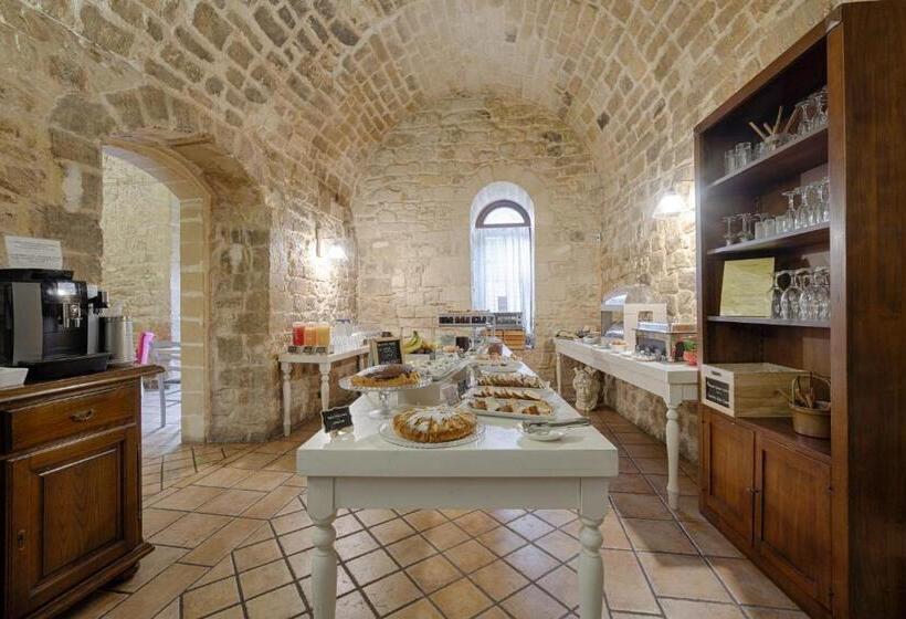 פונדק Itria Palace