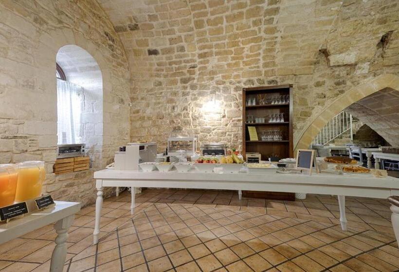 פונדק Itria Palace